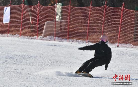 11��21�����L(zh��ng)��ɏ��ɽ��ѩ��(ch��ng)�_��������ѩ�ۺ����w�(y��n)�������� �z