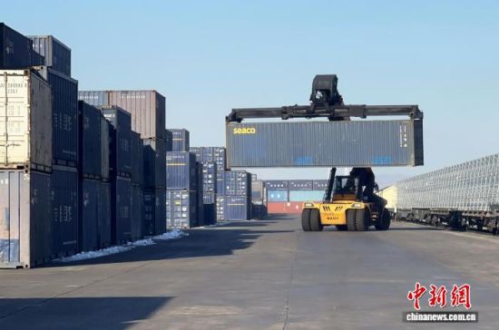 12��11�գ����֬q���������ˆT�ڬq���F·�ڰ��M(j��n)�м��b����b�������� �z