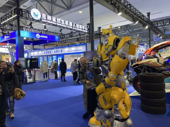 ��������c�����b��ġ����S�䡱��Ӱ������ �z