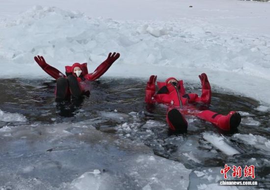 2��5��������ʡ�L������һ헪��صı����Ŀ���������ο�ǰ���w����ڇ�������У����c��������Ŀ�ļtɫ�����b������ȻƯ���ڱ���֮�ϣ����܄e�µı�ѩ��Ȥ�������� �z