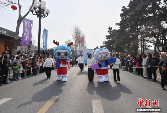 3��21�գ��L(zh��ng)��2027��33�������W(xu��)�������\(y��n)��(d��ng)��(hu��)�������ڼ����L(zh��ng)���c��Ҋ(ji��n)������������ӛ�� ���� �z